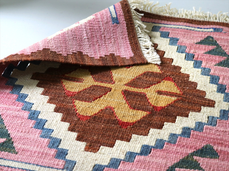 細かな織りのトルコキリム・ミンダーサイズ　45×45cm　手織り・ウール１００％